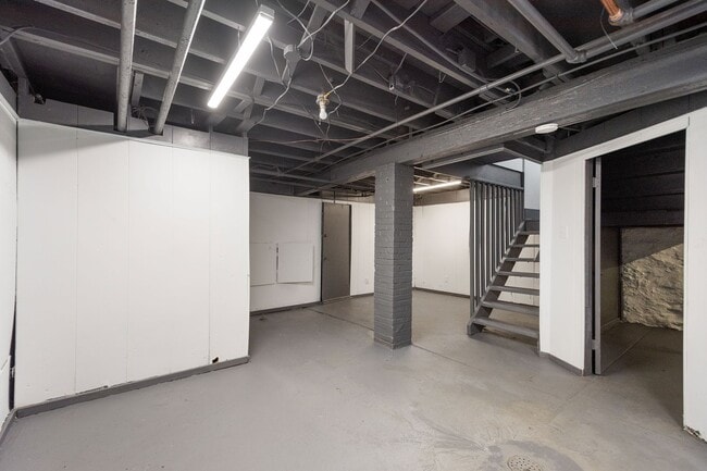 Building Photo - Stunning 5 bedroom home in Sheraden available Feb 1!