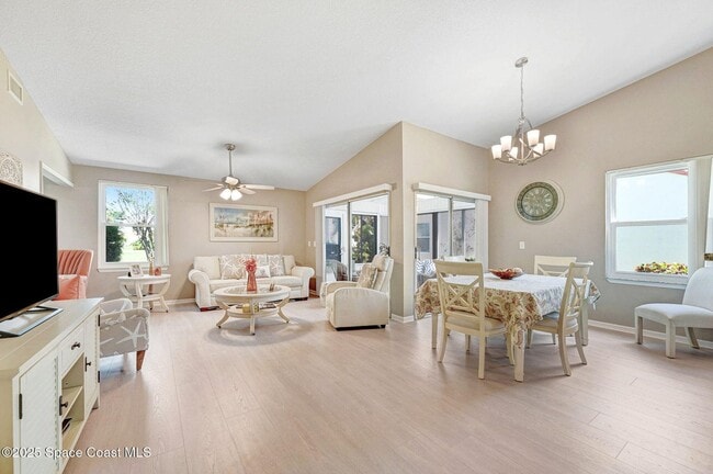 Building Photo - 730 Spring Valley Dr