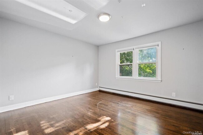 Building Photo - 228 Oakwood Rd