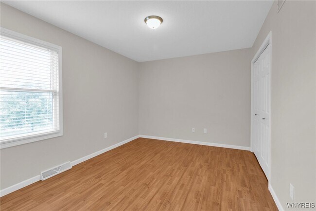 Building Photo - 940 Reserve Rd