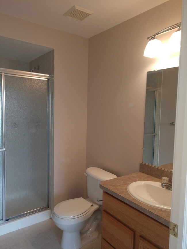 Building Photo - Upper Condo in Woodside Meadows