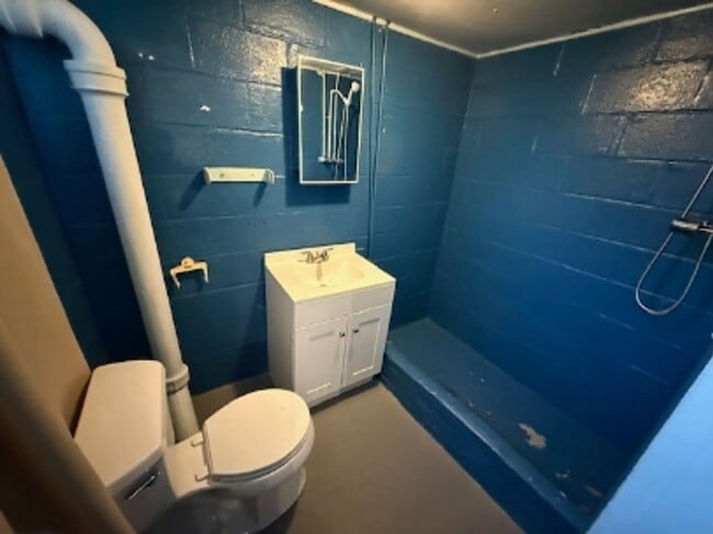 Building Photo - 122 Division St