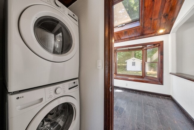 Building Photo - 42 Pinehurst Ave