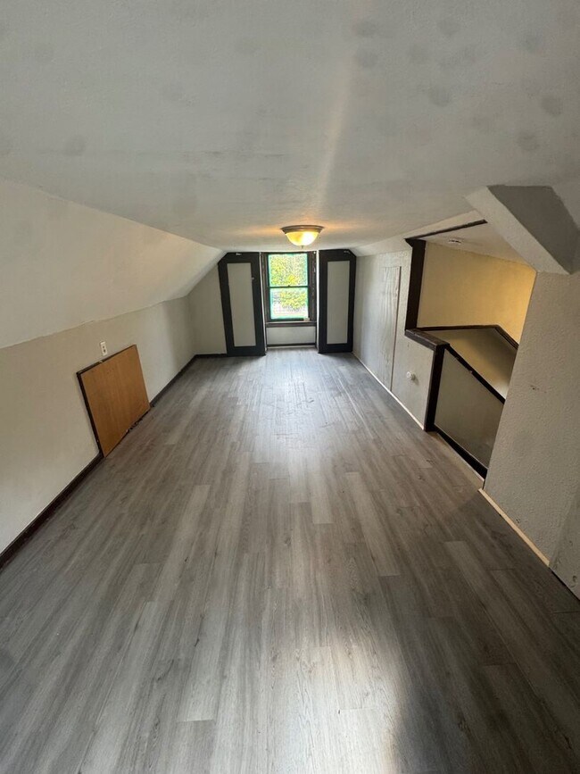 Building Photo - SECTION 8 & EDEN Accepted!!! Cleveland Charm Reimagined — Fully Renovated Home!