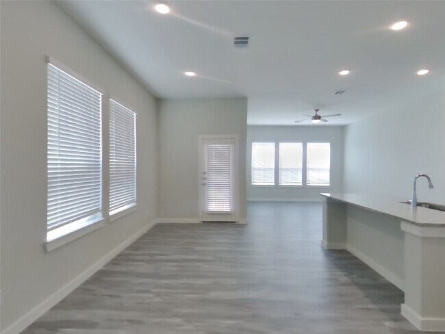 Building Photo - 22745 Terrazzo Dr