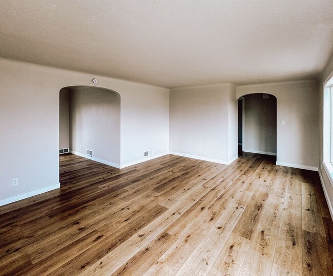 Building Photo - Newer Remodeled 2 Bed, 1.5 Bath – Private & Tucked Away Gem