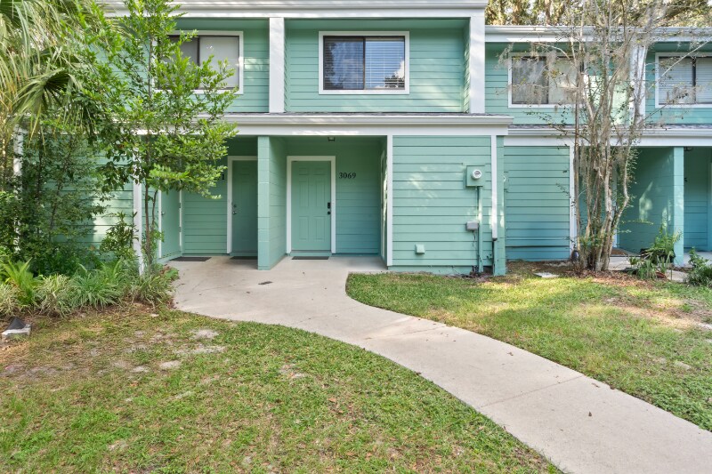 Primary Photo - 3069 NW 28th Cir