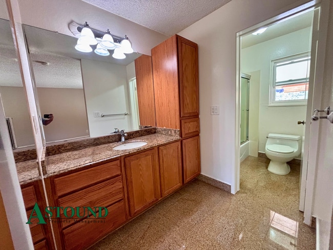 Building Photo - 103 Oriole Ct