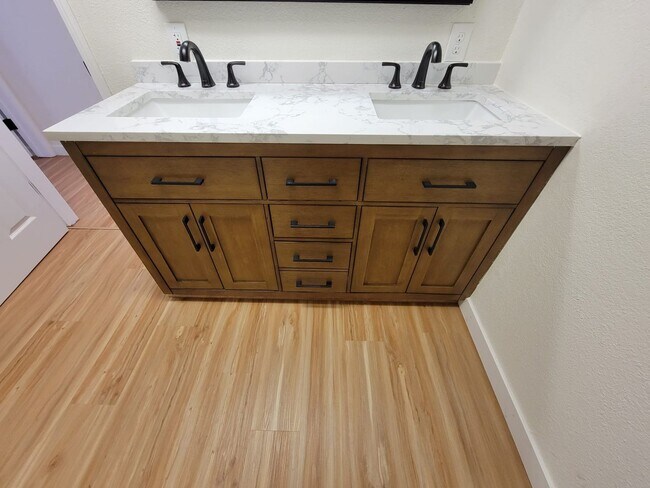 Building Photo - Torrance - 3 bd / 2 ba Home! GREAT LOCATION!!