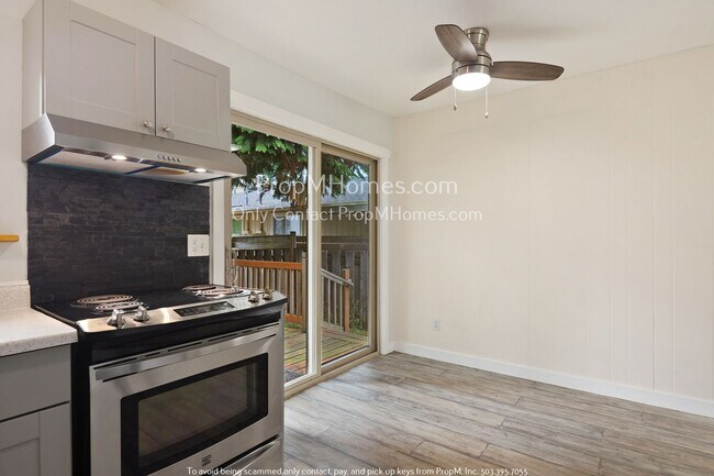 Building Photo - Updated Two Bedroom Duplex in SE!