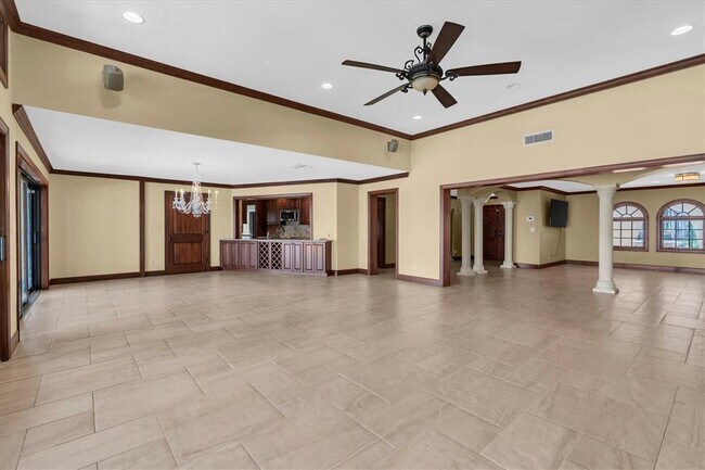 Building Photo - 5810 Bahama Shores Dr S