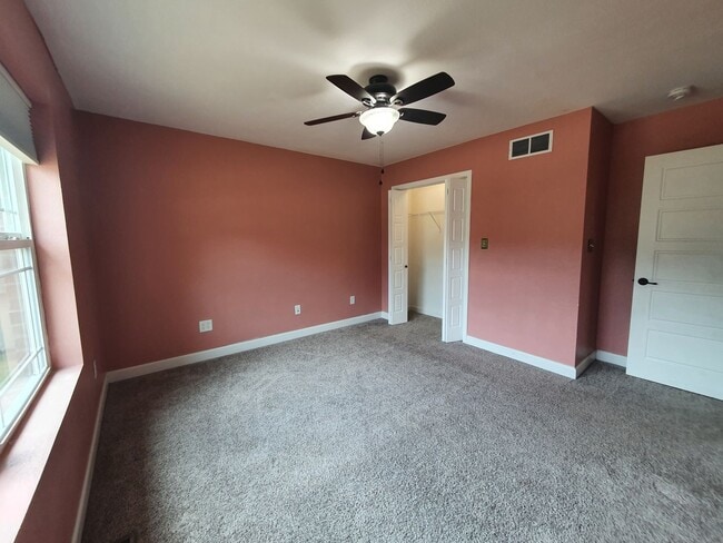 Building Photo - Large home close to post