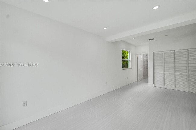 Building Photo - 1430 Michigan Ave