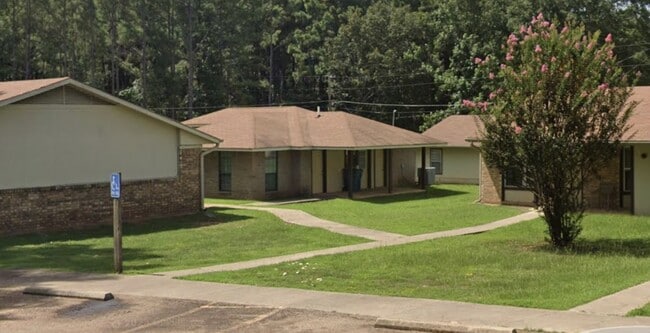 Building Photo - 1001 Lakeview Dr