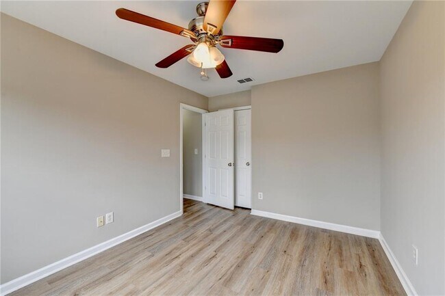 Building Photo - 4005 Edgecomb Dr