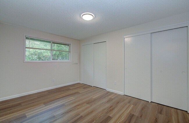 Building Photo - Heenan 2918-2920