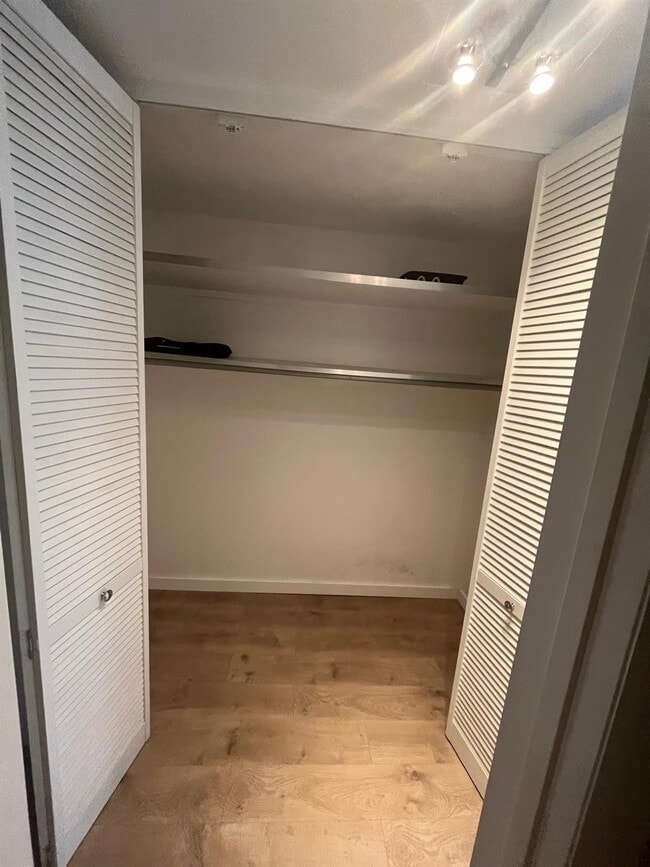 Building Photo - 441 Collins Ave