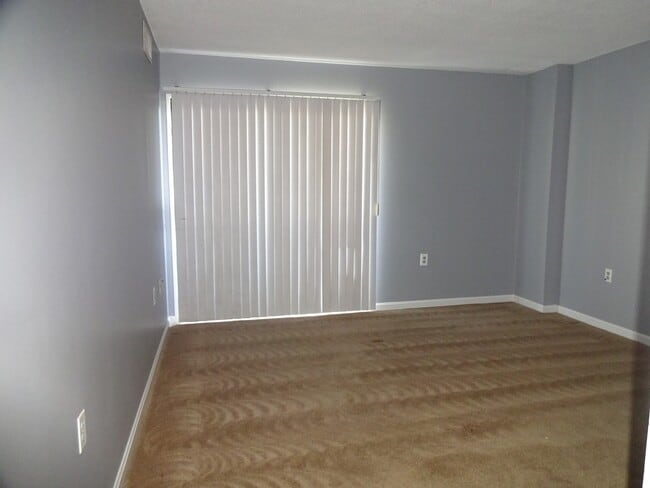 Building Photo - Courthouse Condo just steps away from Metro