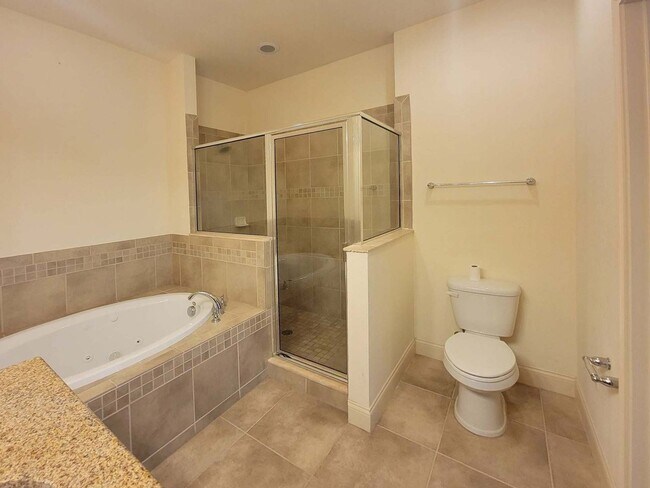Building Photo - 4/2.5 TOWNHOME VILLA in Waterstone-Davenpo...