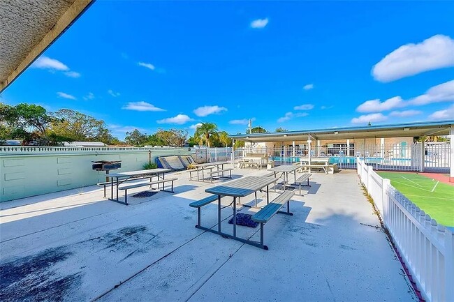 Building Photo - 250 Rosery Rd NW