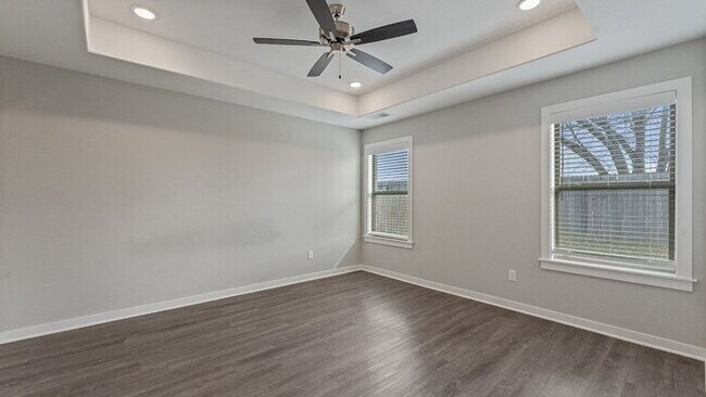 Building Photo - "Charming 4-Bed Oasis with 2 Full Baths in Prime Fayetteville Location – 1800 Sq Ft of Comfort!"