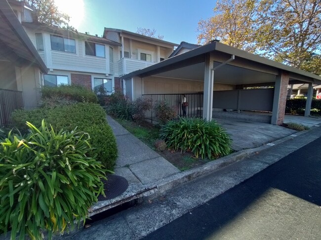 Building Photo - 24 Village Cir