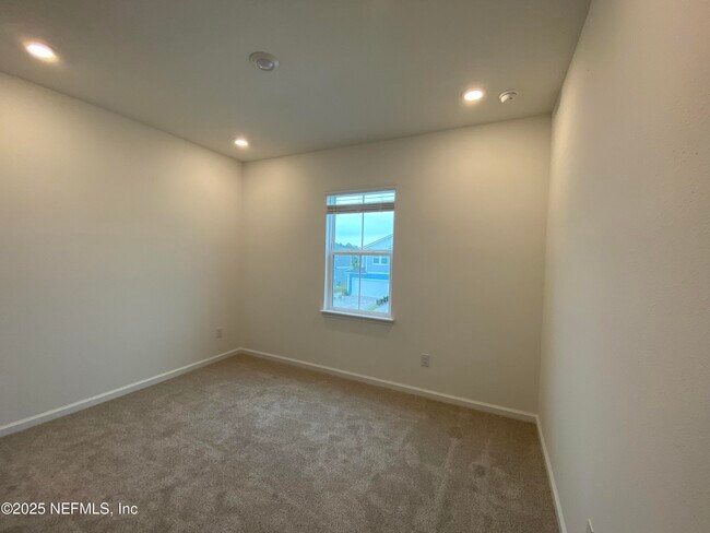 Building Photo - 269 Brandon Lks Dr