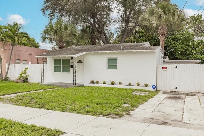 Primary Photo - TWO BEDROOM CHARMER IN WEST PALM BEACH