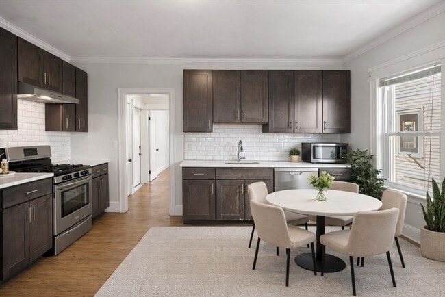 Building Photo - 193 Florence St