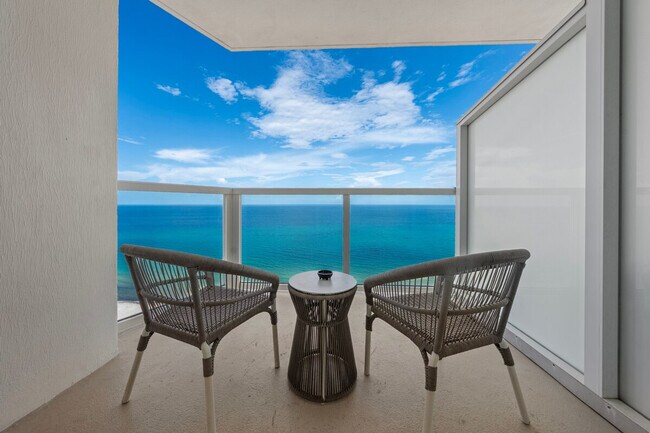 Building Photo - 4401 Collins Ave