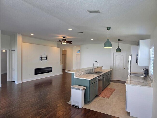 Building Photo - 730 Straw Lake Dr