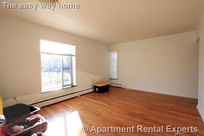 Building Photo - 524 Putnam Ave