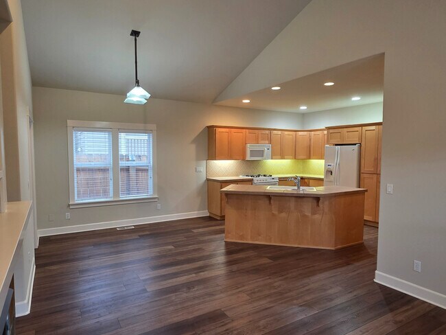 Building Photo - 2423 NW Awbrey Rd