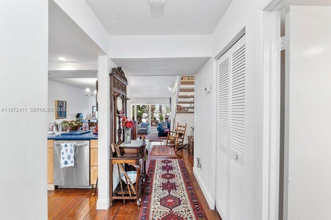 Building Photo - 4905 SW 71st Pl