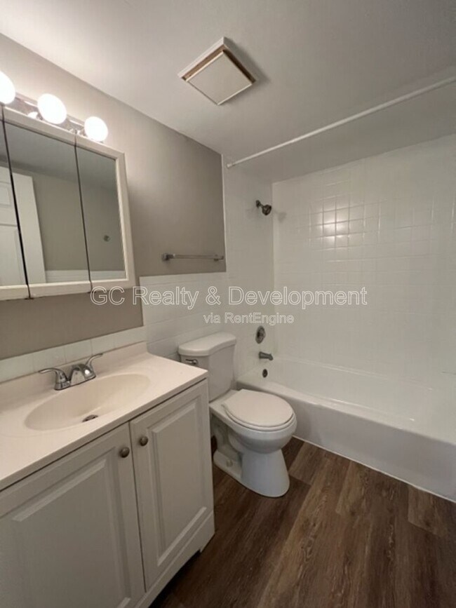 Building Photo - 312 N Warwick Ave