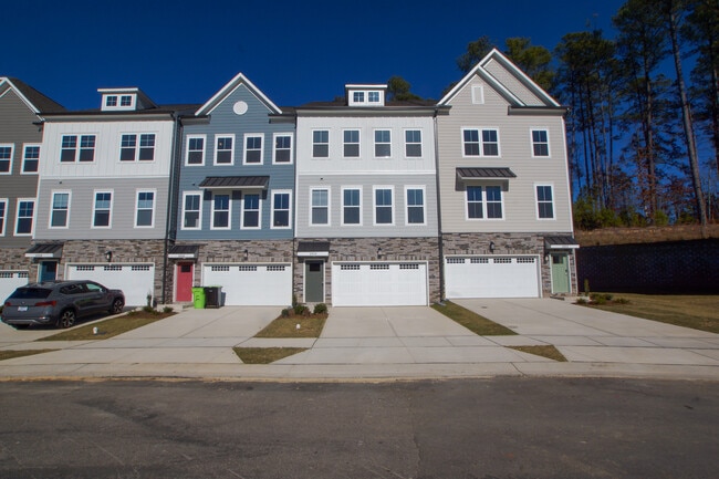 Building Photo - 2024 Eva Pearl Dr