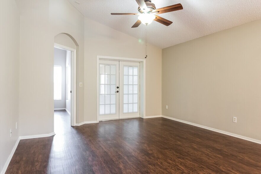 Building Photo - 1932 Wiregrass Ct