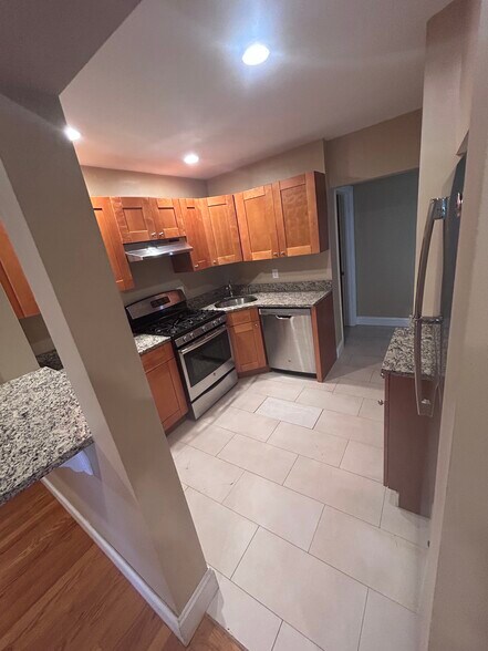 Primary Photo - 76 Egmont St
