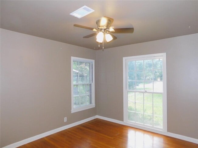 Building Photo - 1400 Berkshire Dr