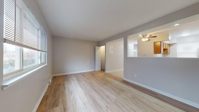 Building Photo - Elyria - updated 3 bed/1 bath townhouses for rent!