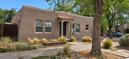 Building Photo - Downtown 2 bedroom apartment in triplex