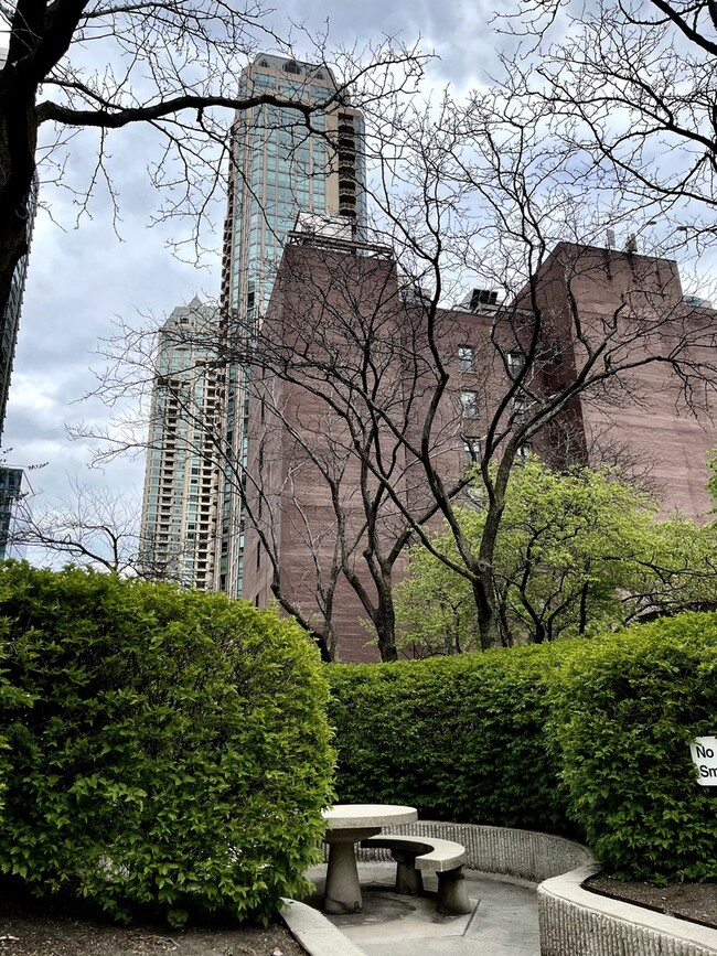 Building Photo - 10 E Ontario St