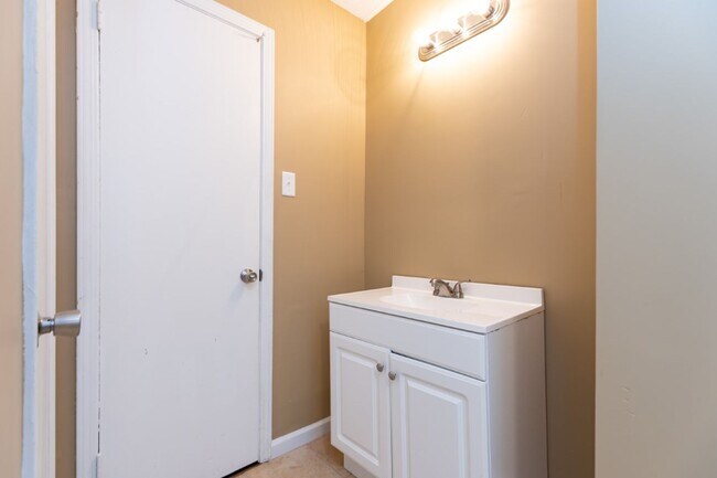 Building Photo - Pet-Friendly 3BR with Bonus Room, Deck & G...
