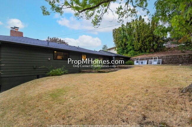 Building Photo - Gorgeous 4 Bedroom Mid-Century Modern in SW!