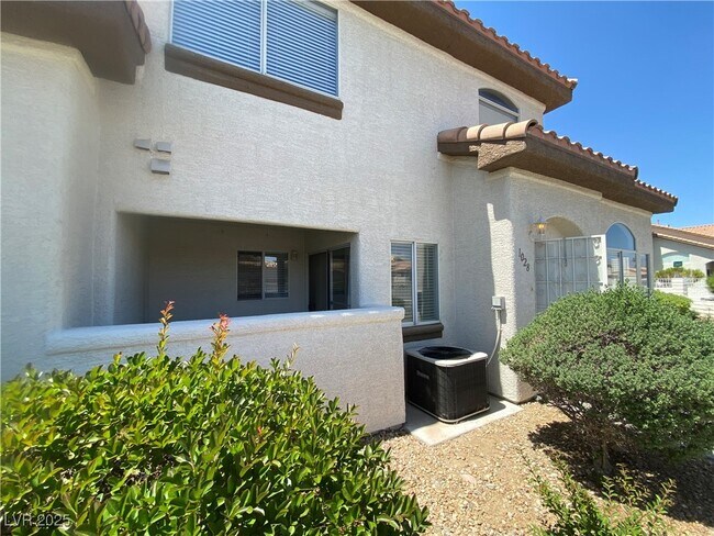 Primary Photo - 1028 Allure Dr