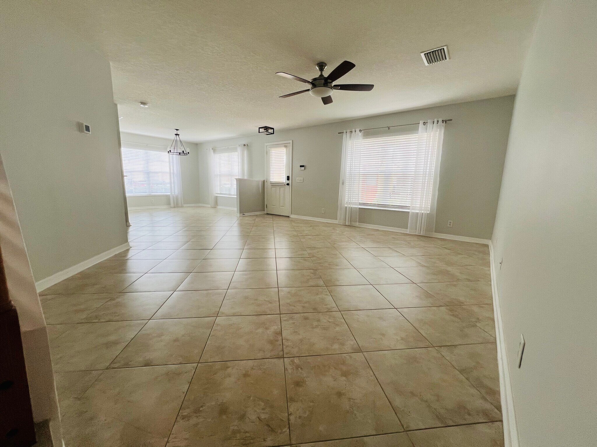 Building Photo - 3857 Island Way