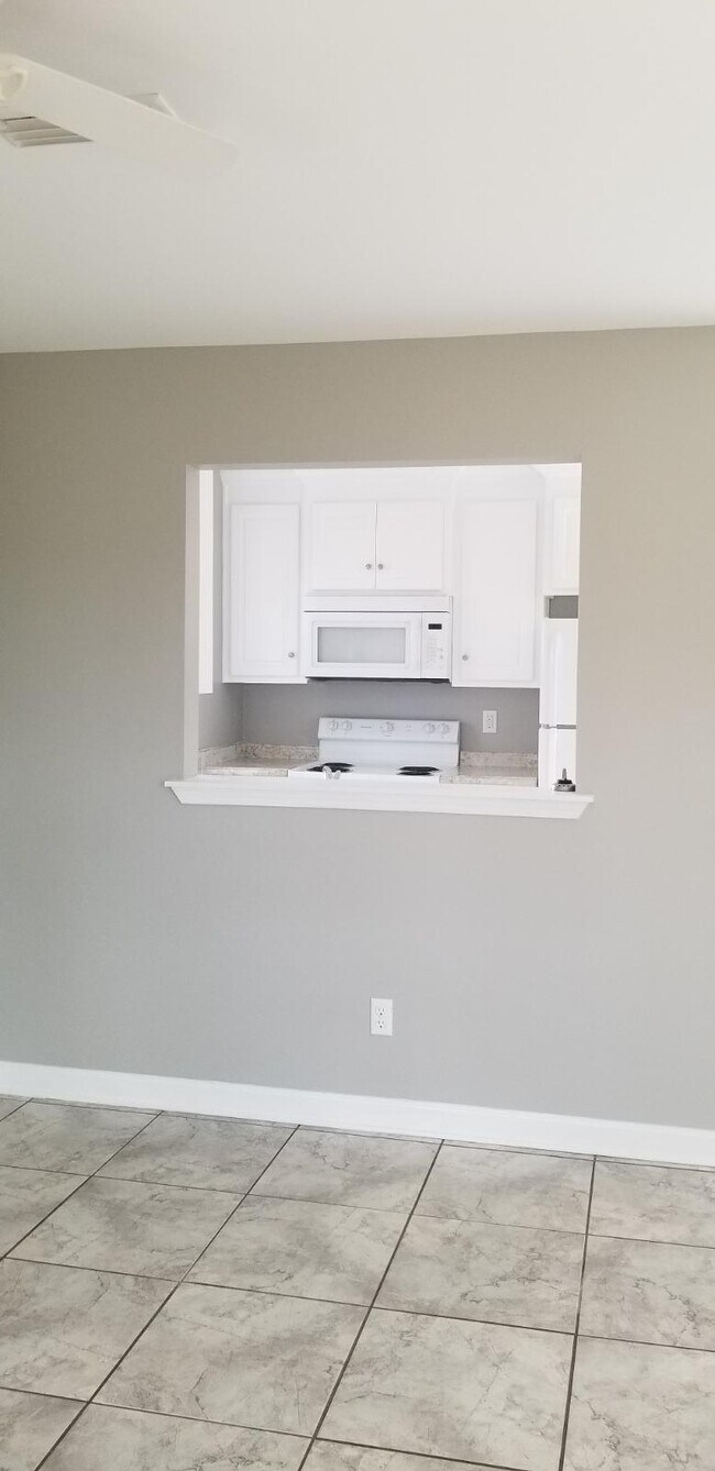 Building Photo - 181 Candle Brook Dr