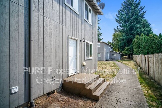 Building Photo - 10762 NE Prescott St