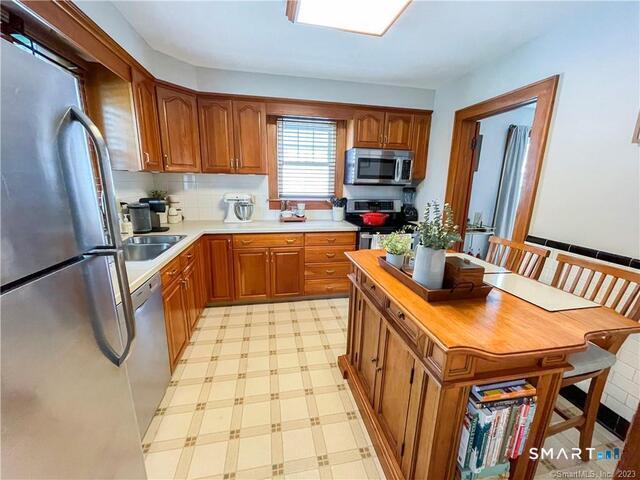 Building Photo - 16 Meriden Ave