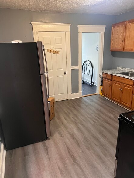 Kitchen - 101 Middlesex St